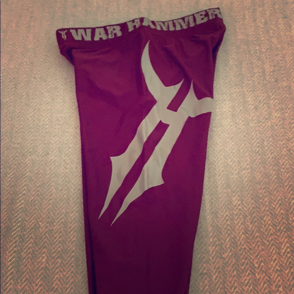Never worn War Hammer Capri Leggings
